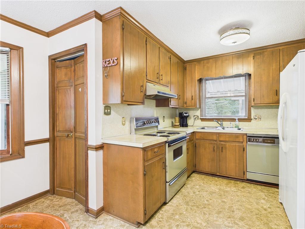 2800 Brookledge Court