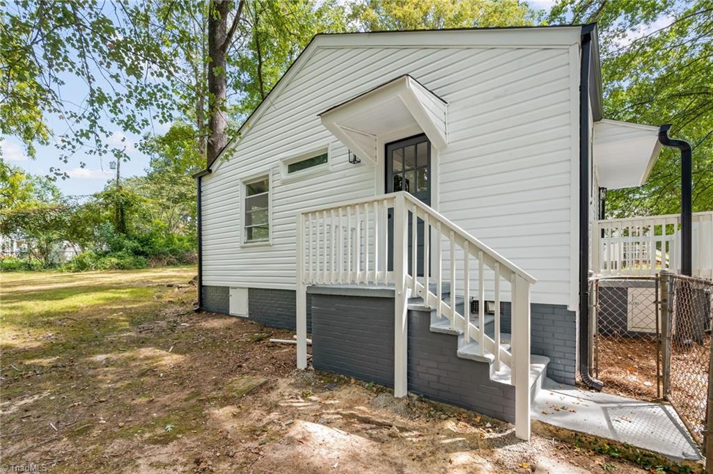 2806 Robin Hood Drive