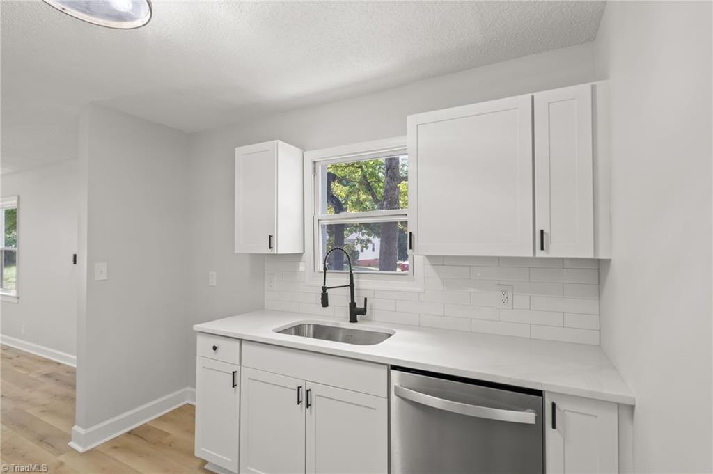 2806 Robin Hood Drive
