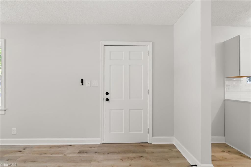 2806 Robin Hood Drive