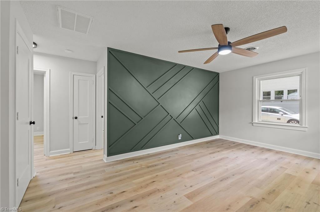 2806 Robin Hood Drive
