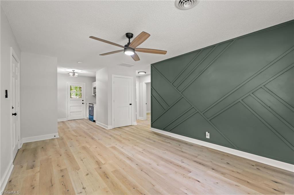 2806 Robin Hood Drive