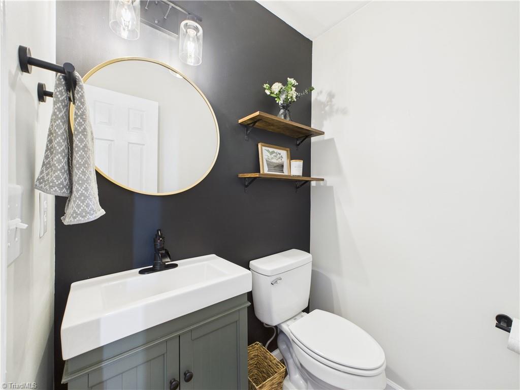 3 Ridgemore Court, Greensboro