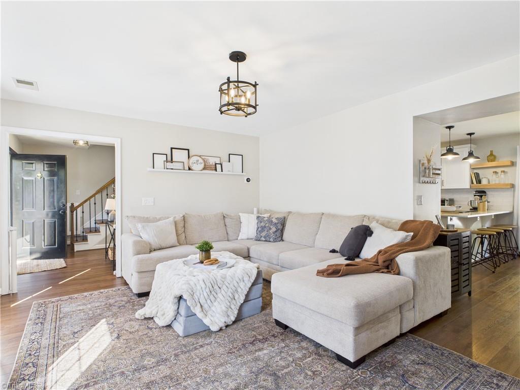 3 Ridgemore Court, Greensboro