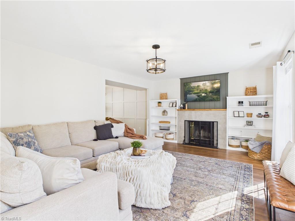 3 Ridgemore Court, Greensboro