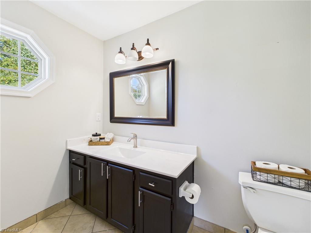 3 Ridgemore Court, Greensboro