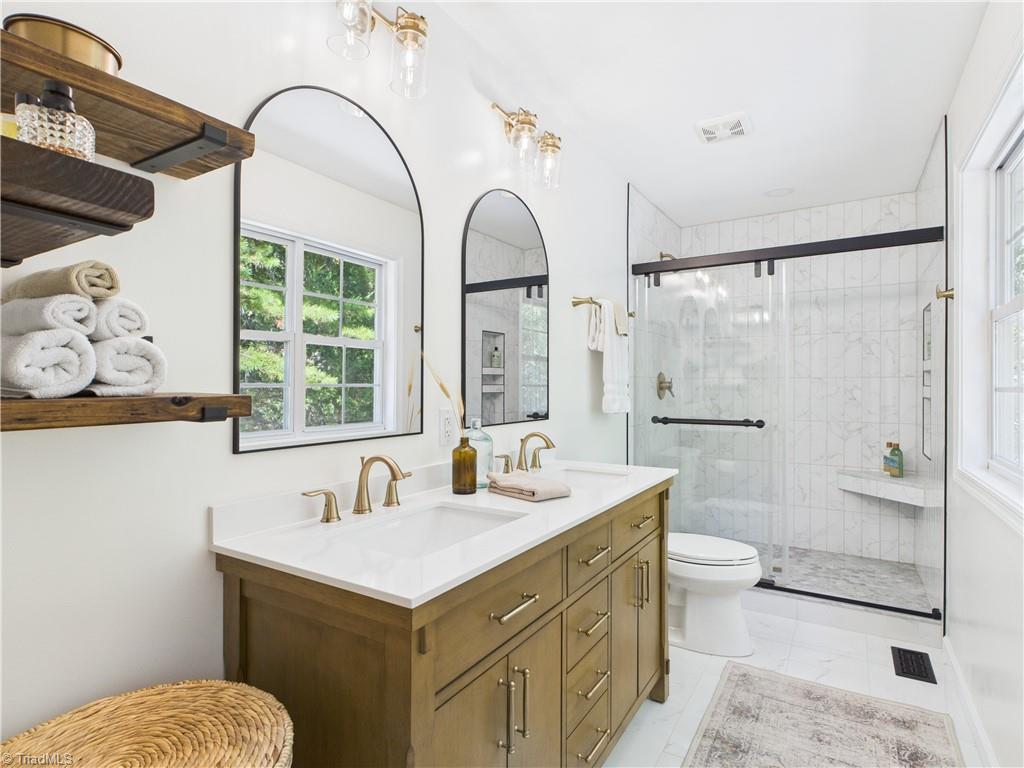 3 Ridgemore Court, Greensboro