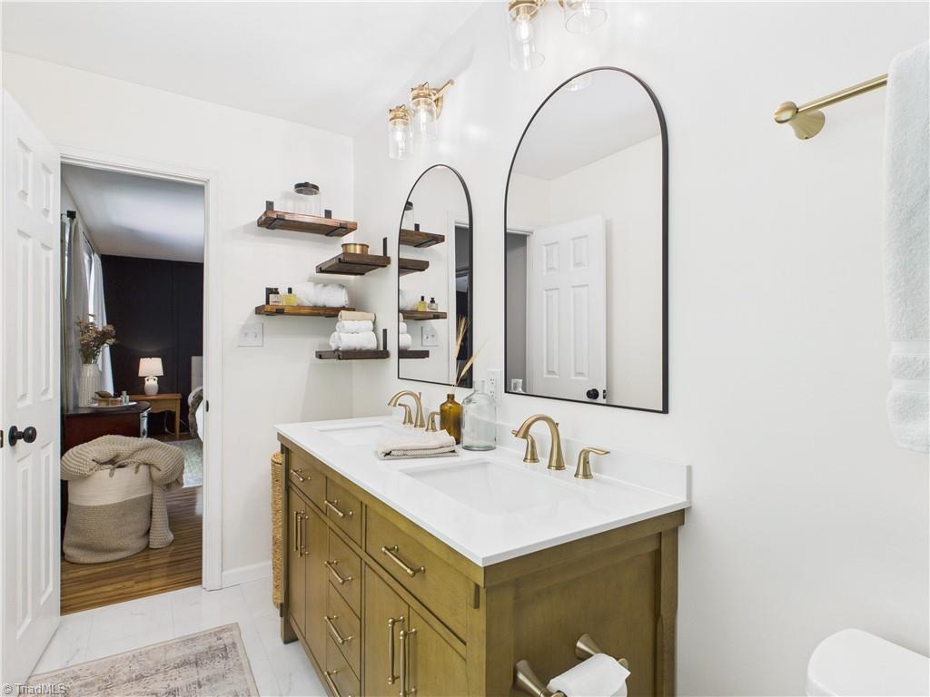 3 Ridgemore Court, Greensboro