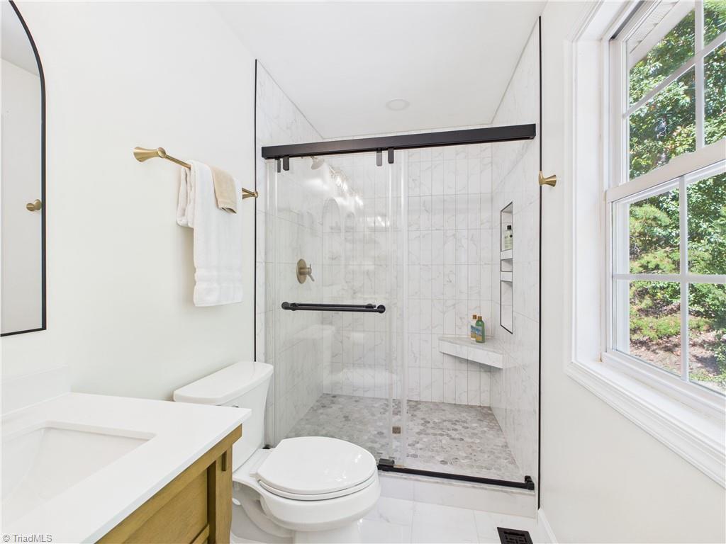 3 Ridgemore Court, Greensboro