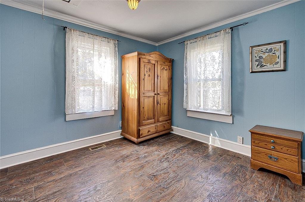 206 W Edgewood Circle