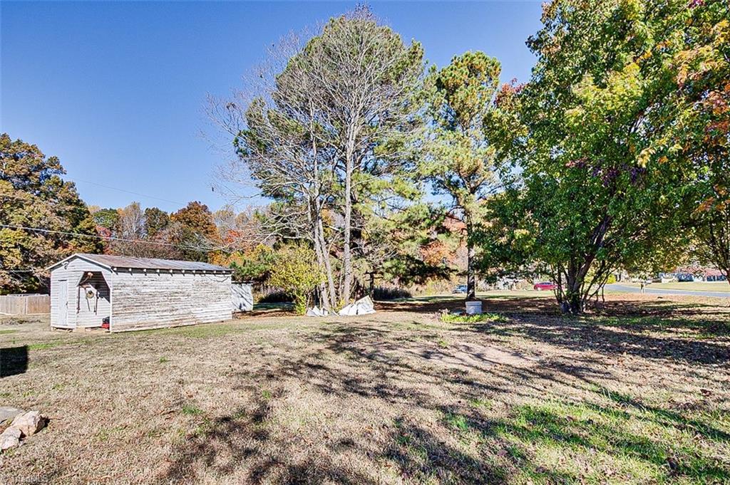 206 W Edgewood Circle