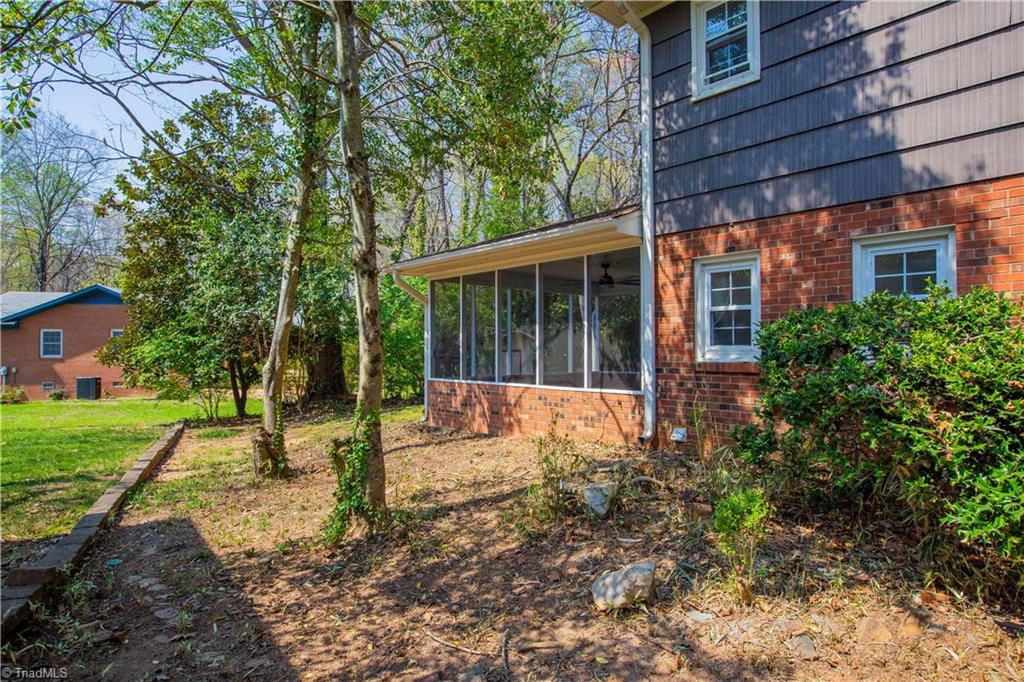 1703 Lazy Lane