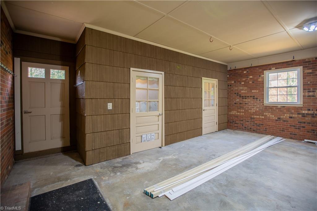 1703 Lazy Lane