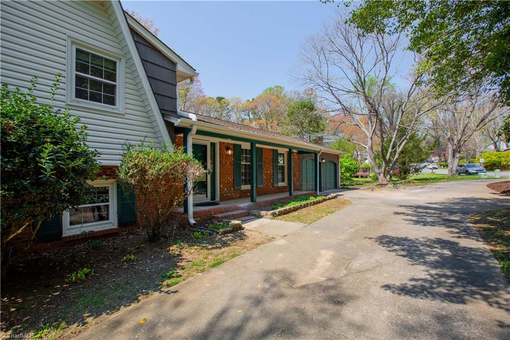 1703 Lazy Lane