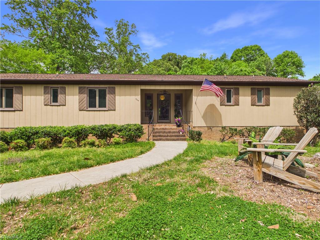 904 Fairidge Drive