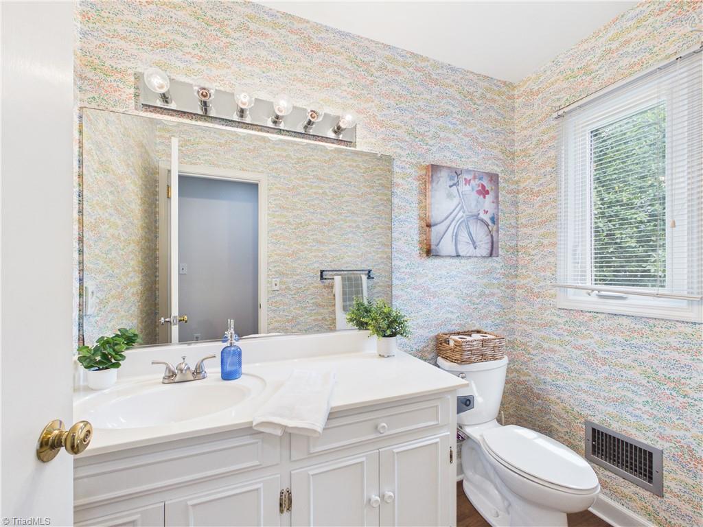 904 Fairidge Drive