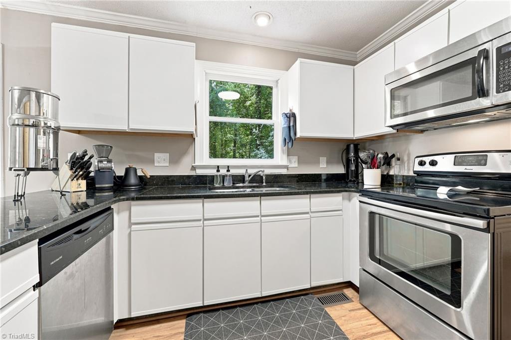 11 River Chase Court