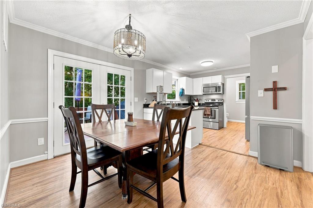 11 River Chase Court