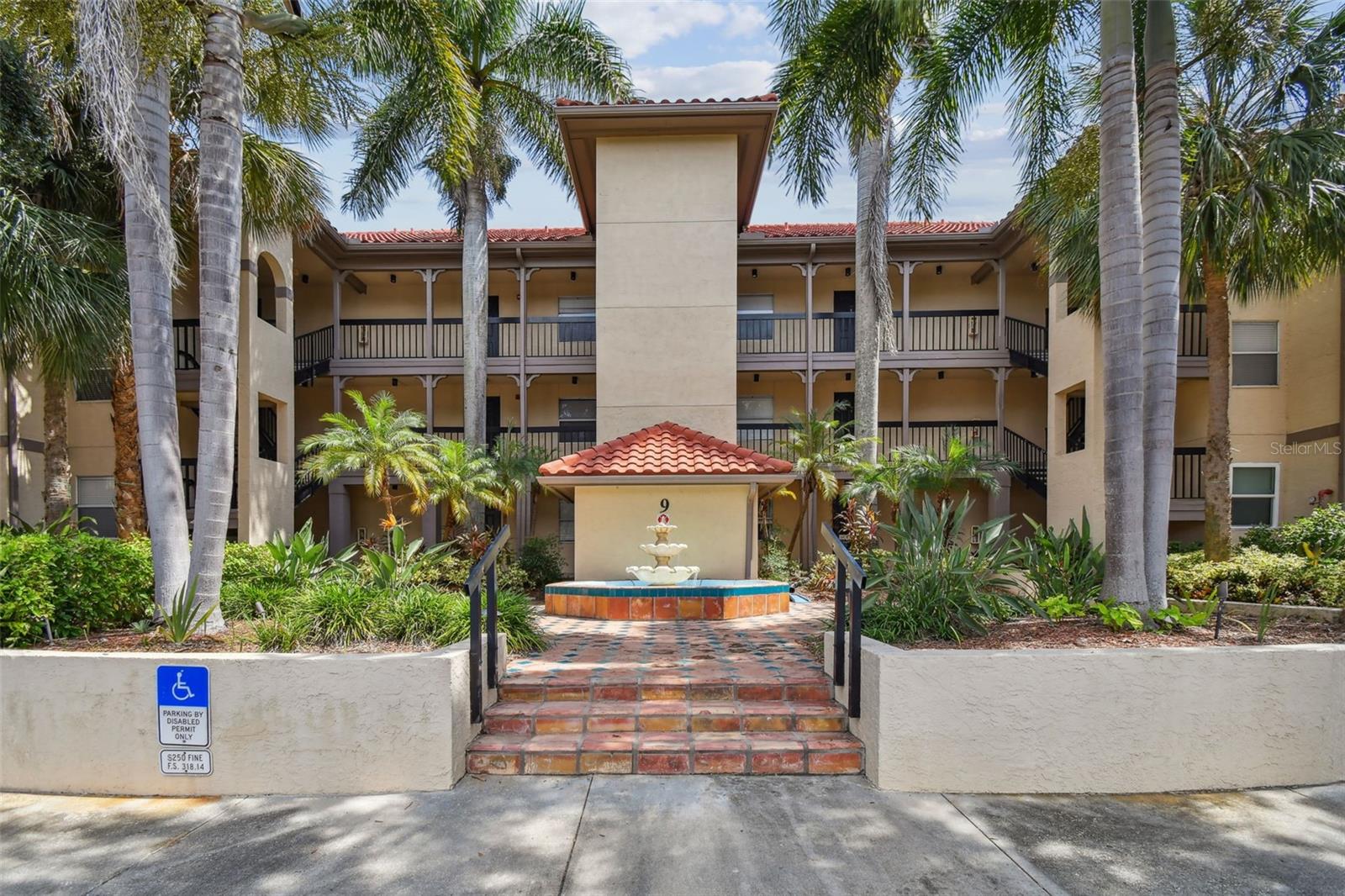 2400 FEATHER SOUND DR #923