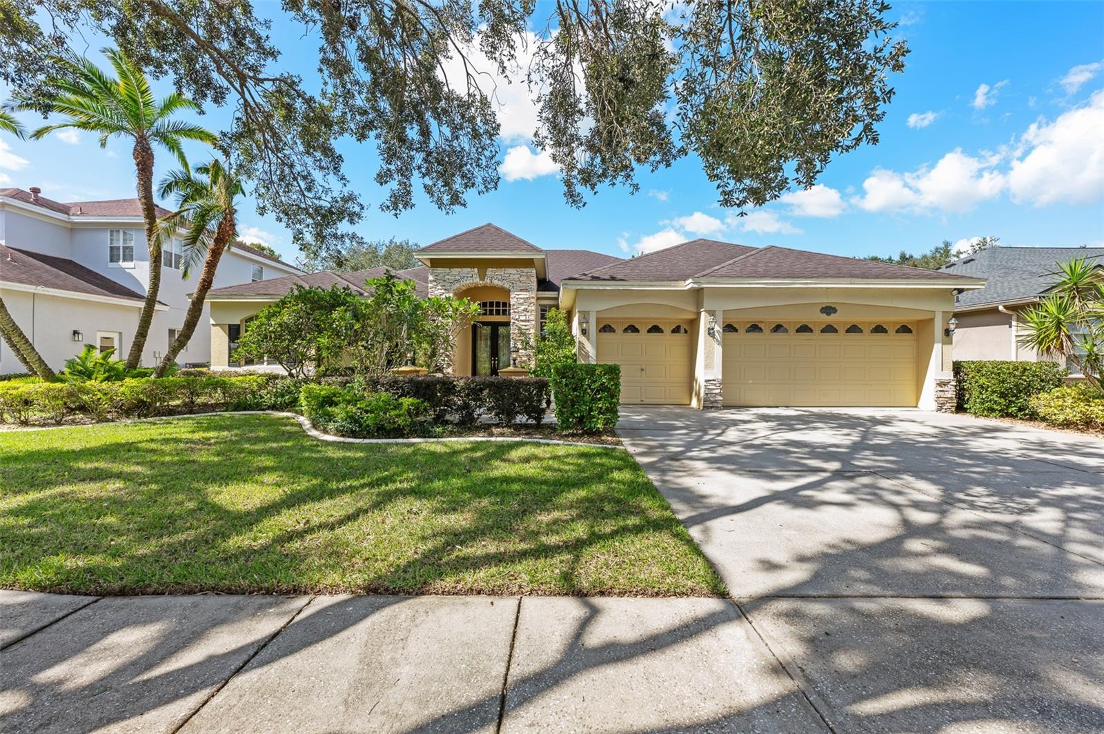 2111 CLIMBING IVY DR