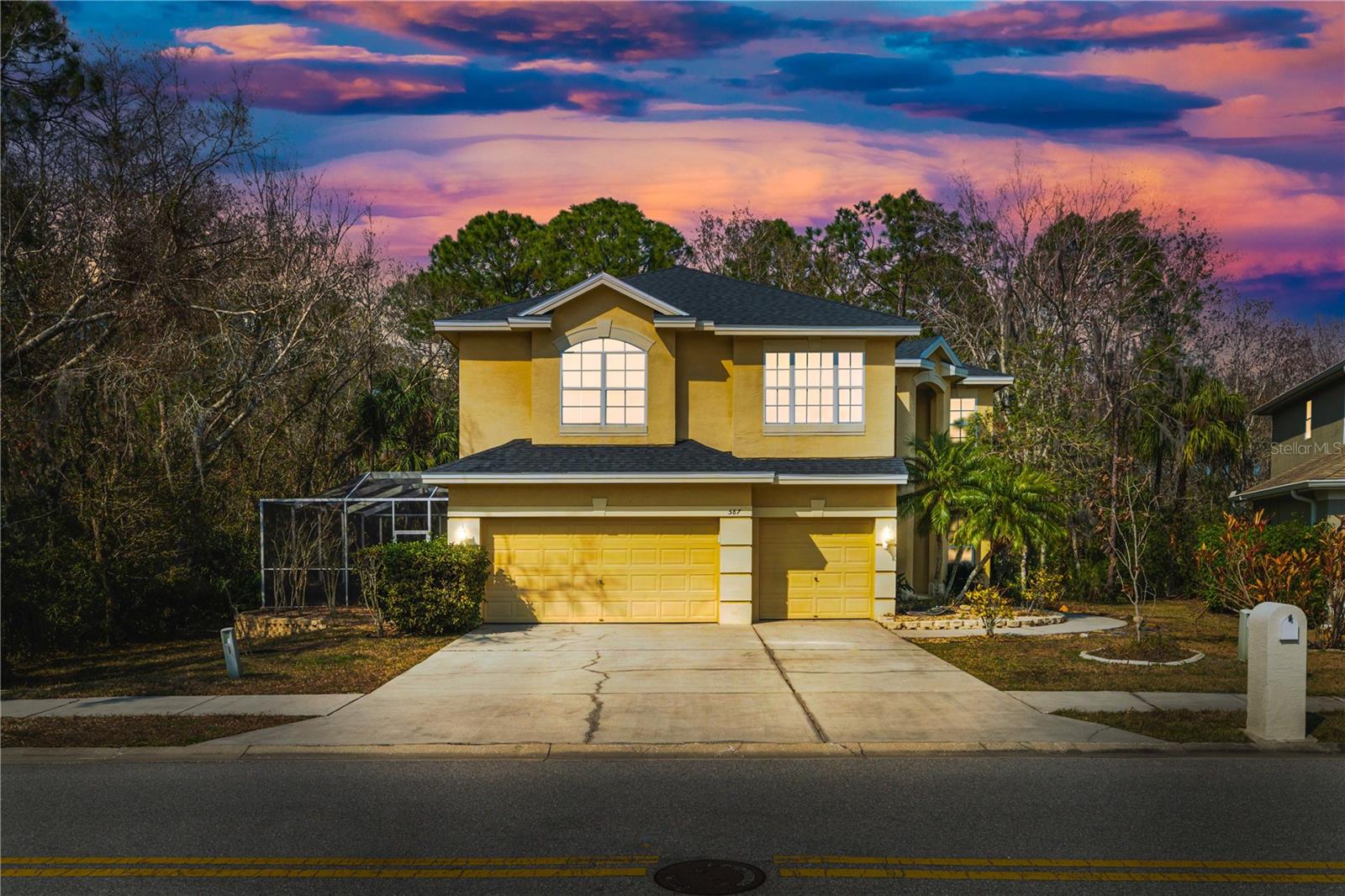 587 LAKEWOOD DR