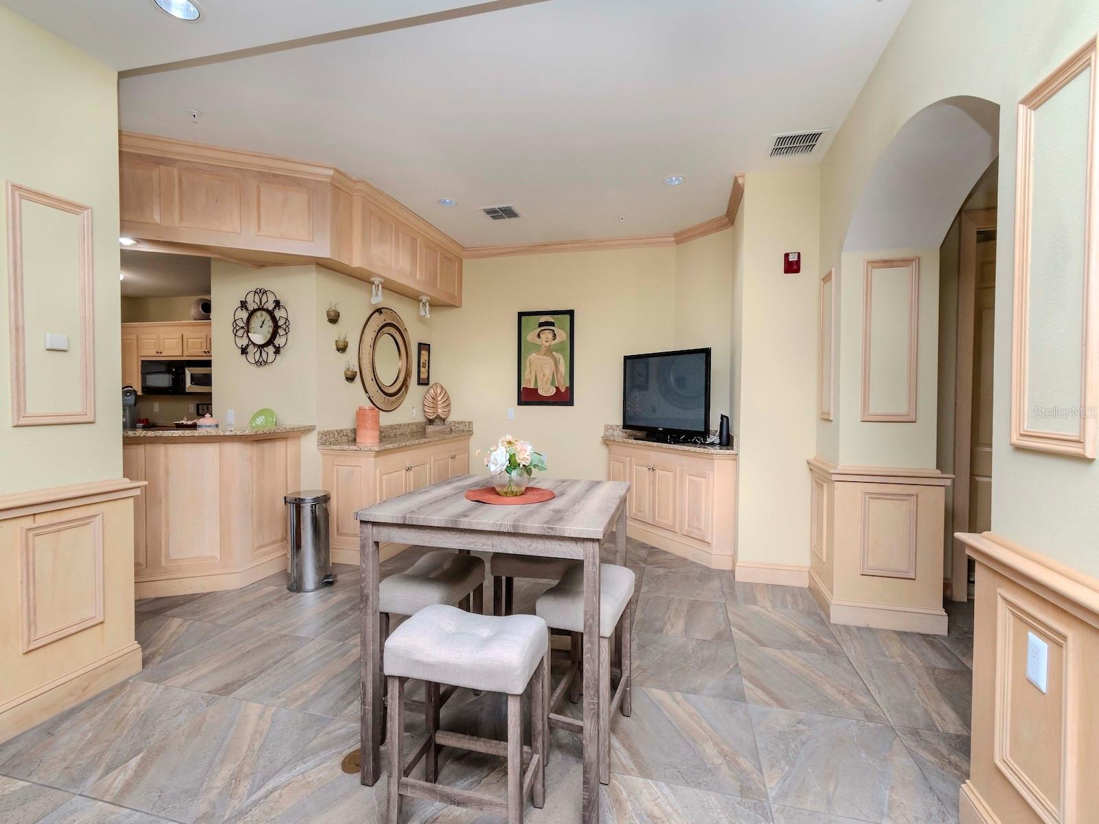 1429 VILLA CAPRI CIR #306