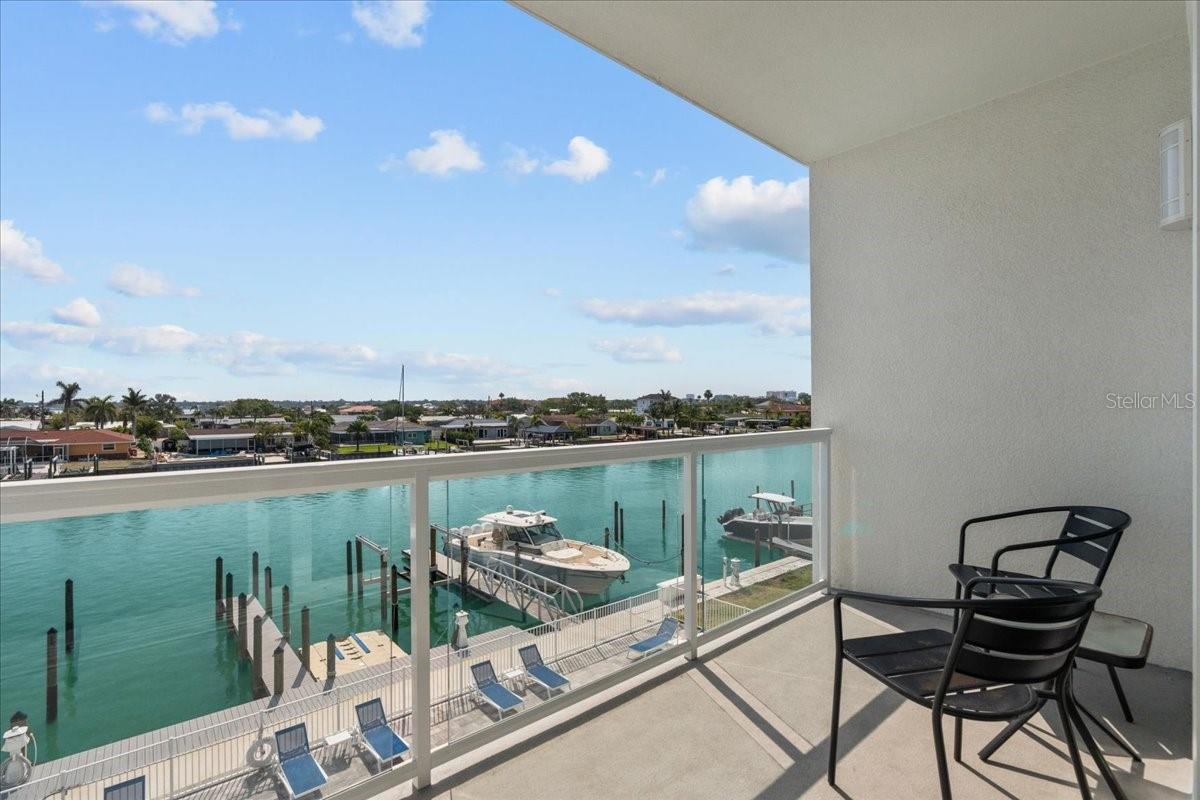 415 ISLAND WAY #303