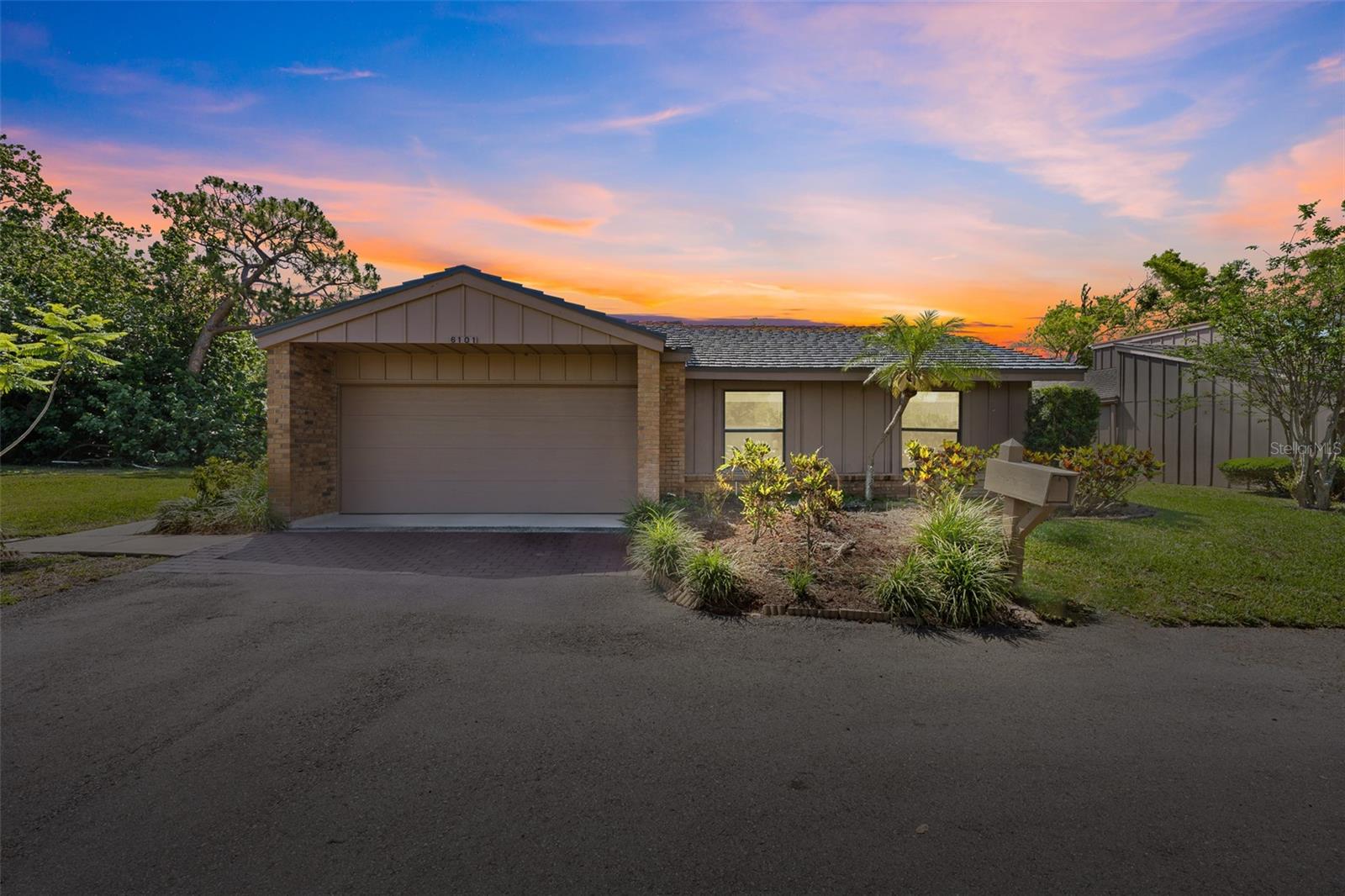 6101 WILLOW OAK CIR