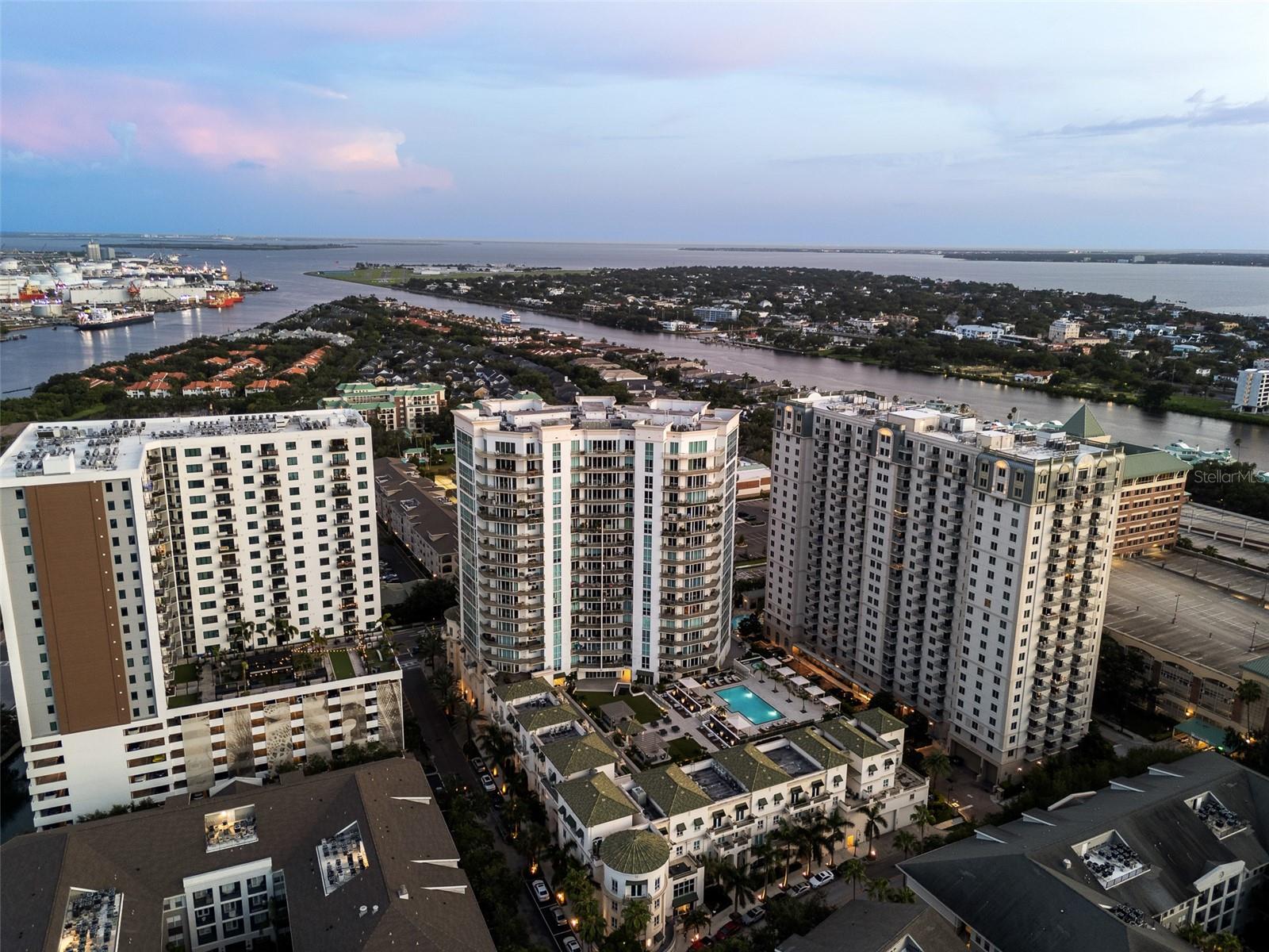 450 KNIGHTS RUN AVE #704