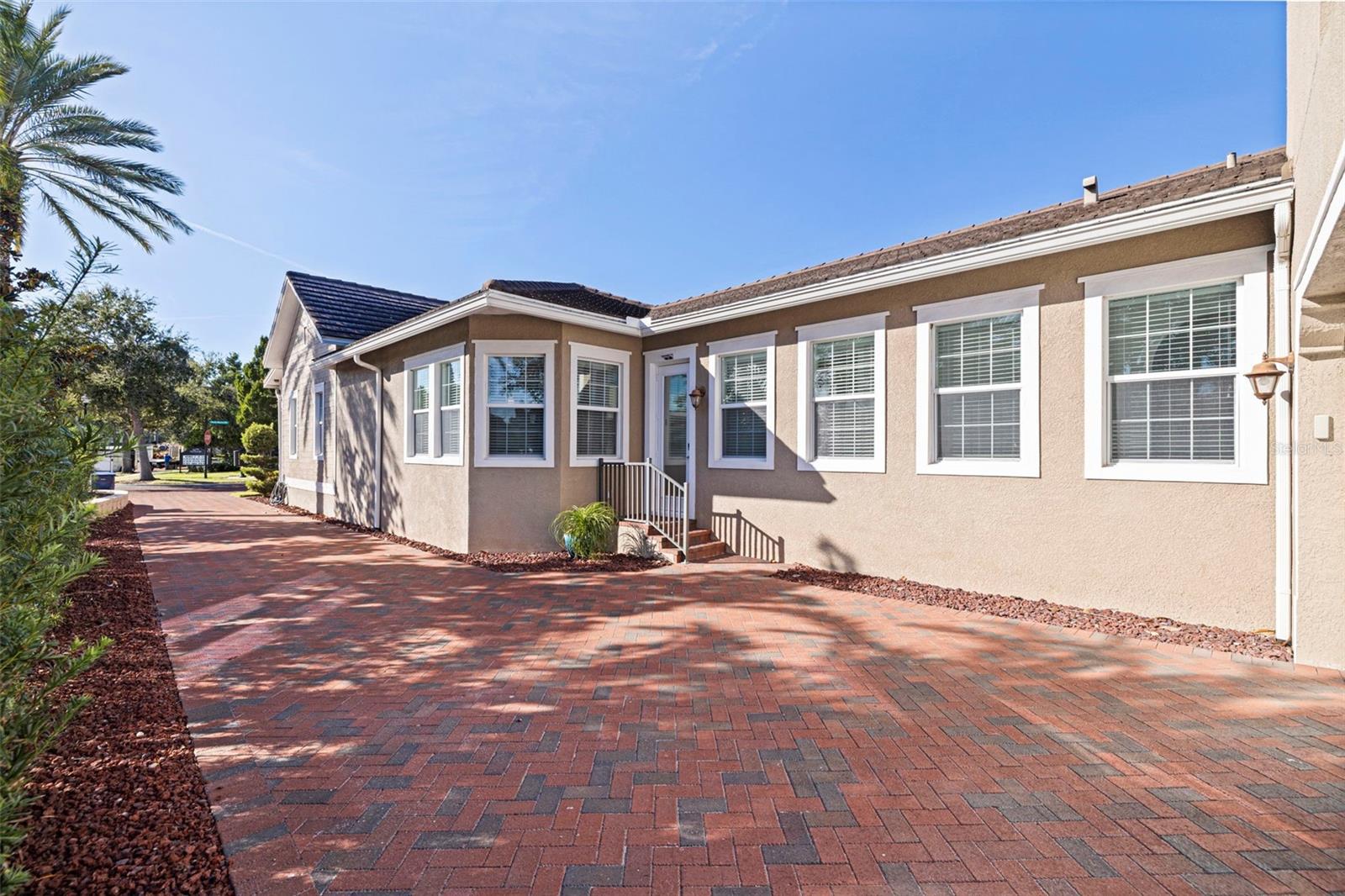 6101 YEATS MANOR DR