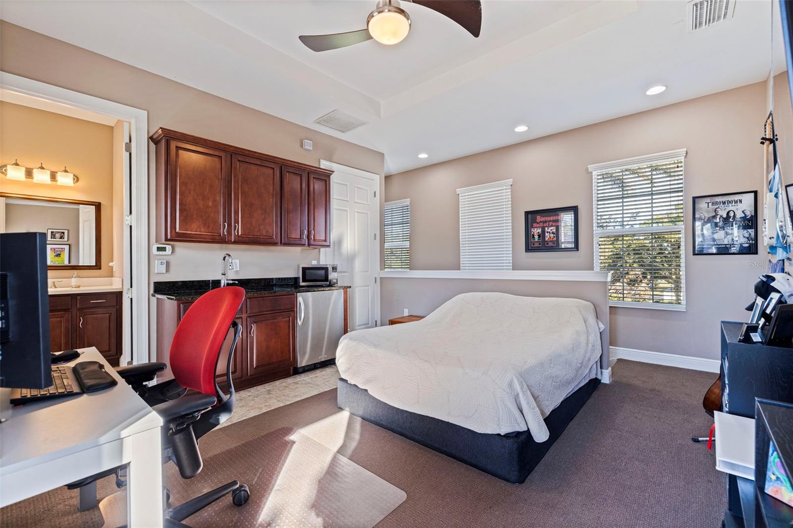 6101 YEATS MANOR DR