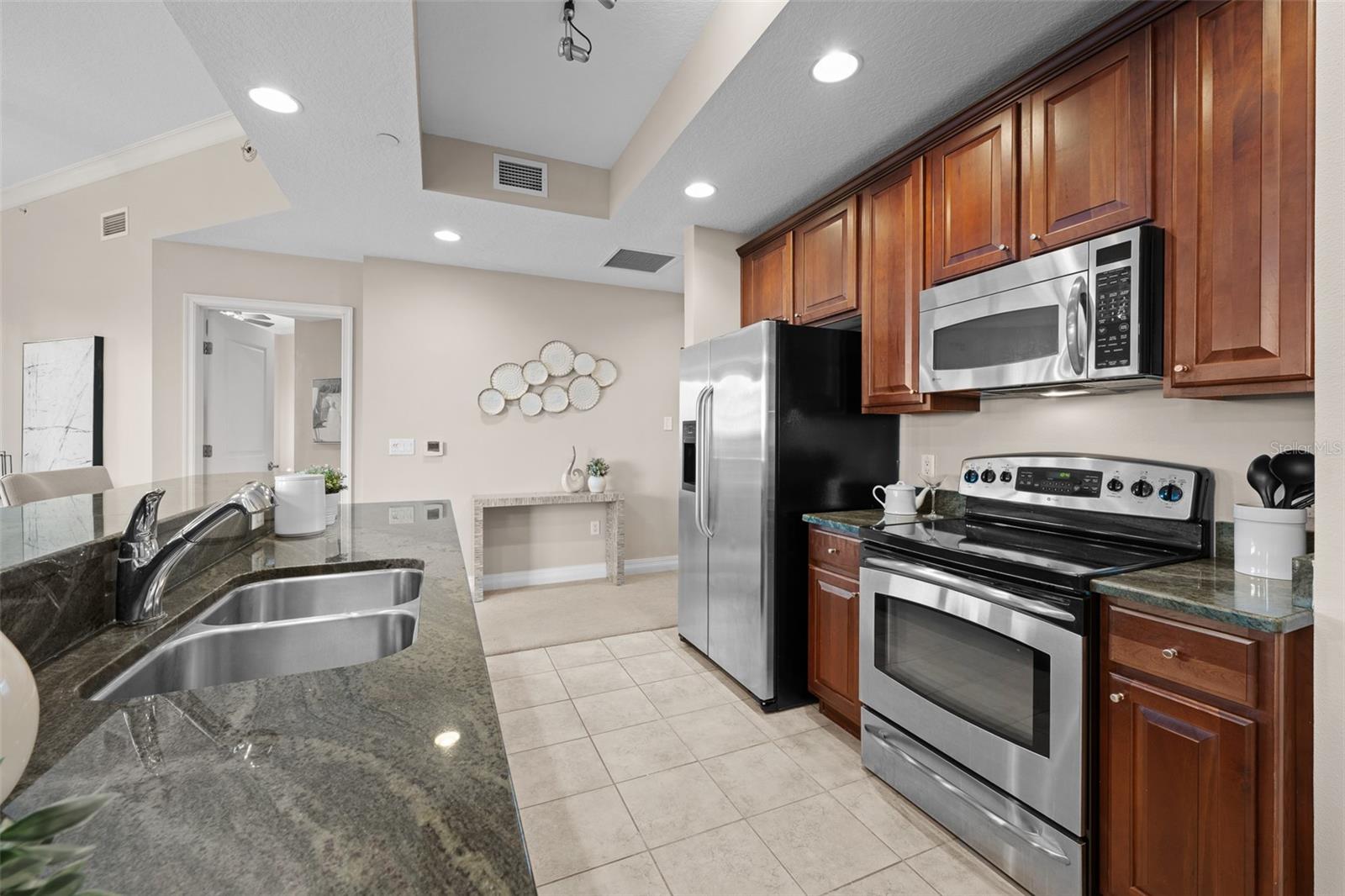 1209 E CUMBERLAND AVE #501
