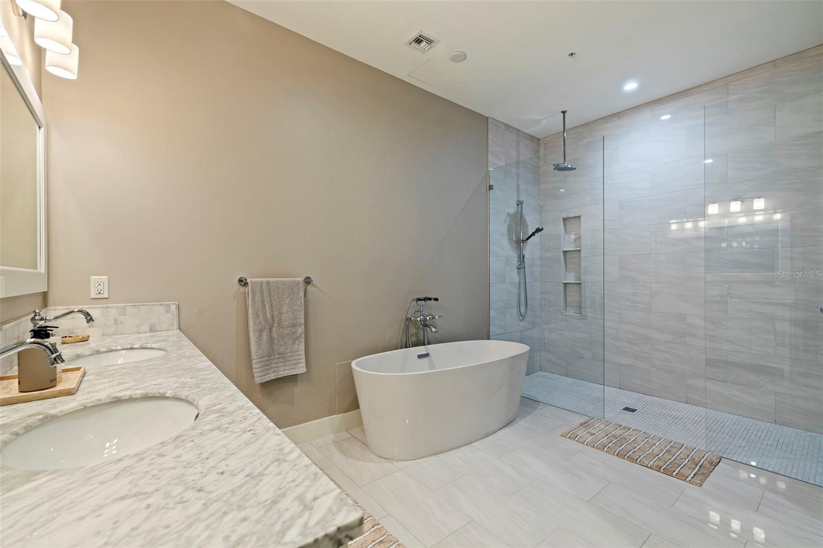 91 DAVIS BLVD #201