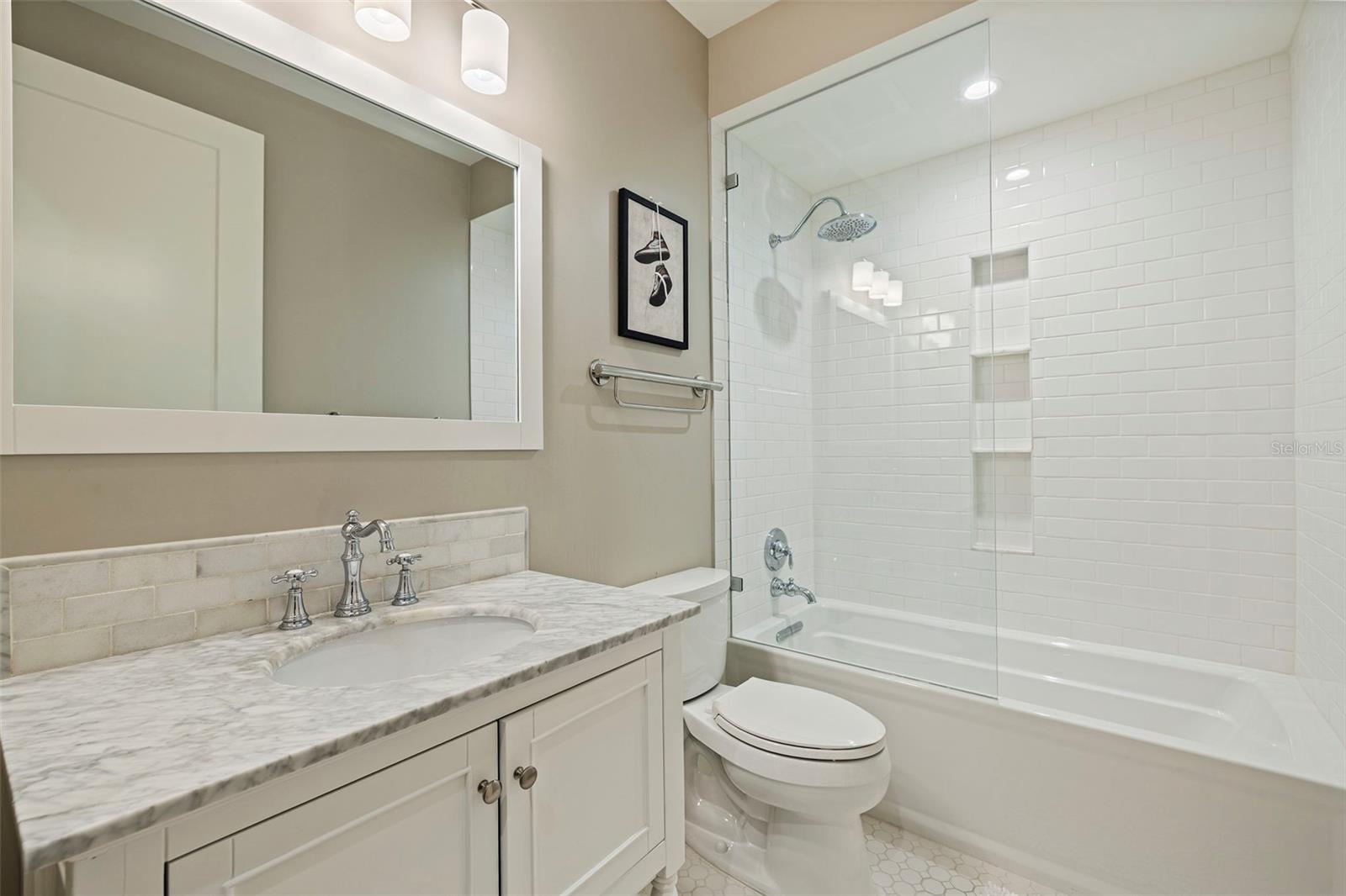 91 DAVIS BLVD #201