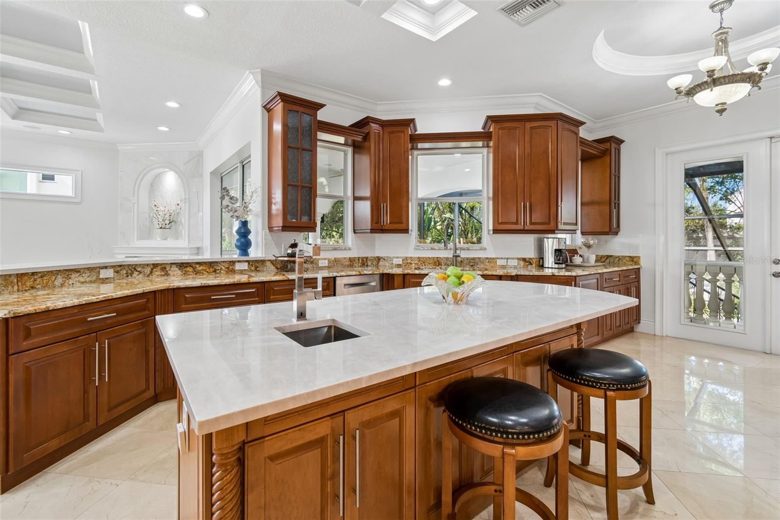 6233 BAYSHORE BLVD