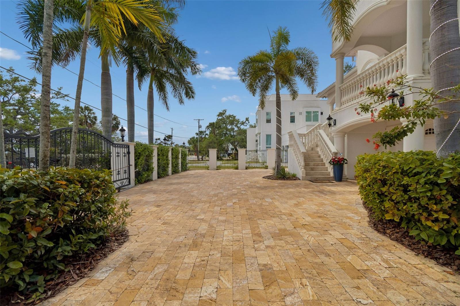 6233 BAYSHORE BLVD