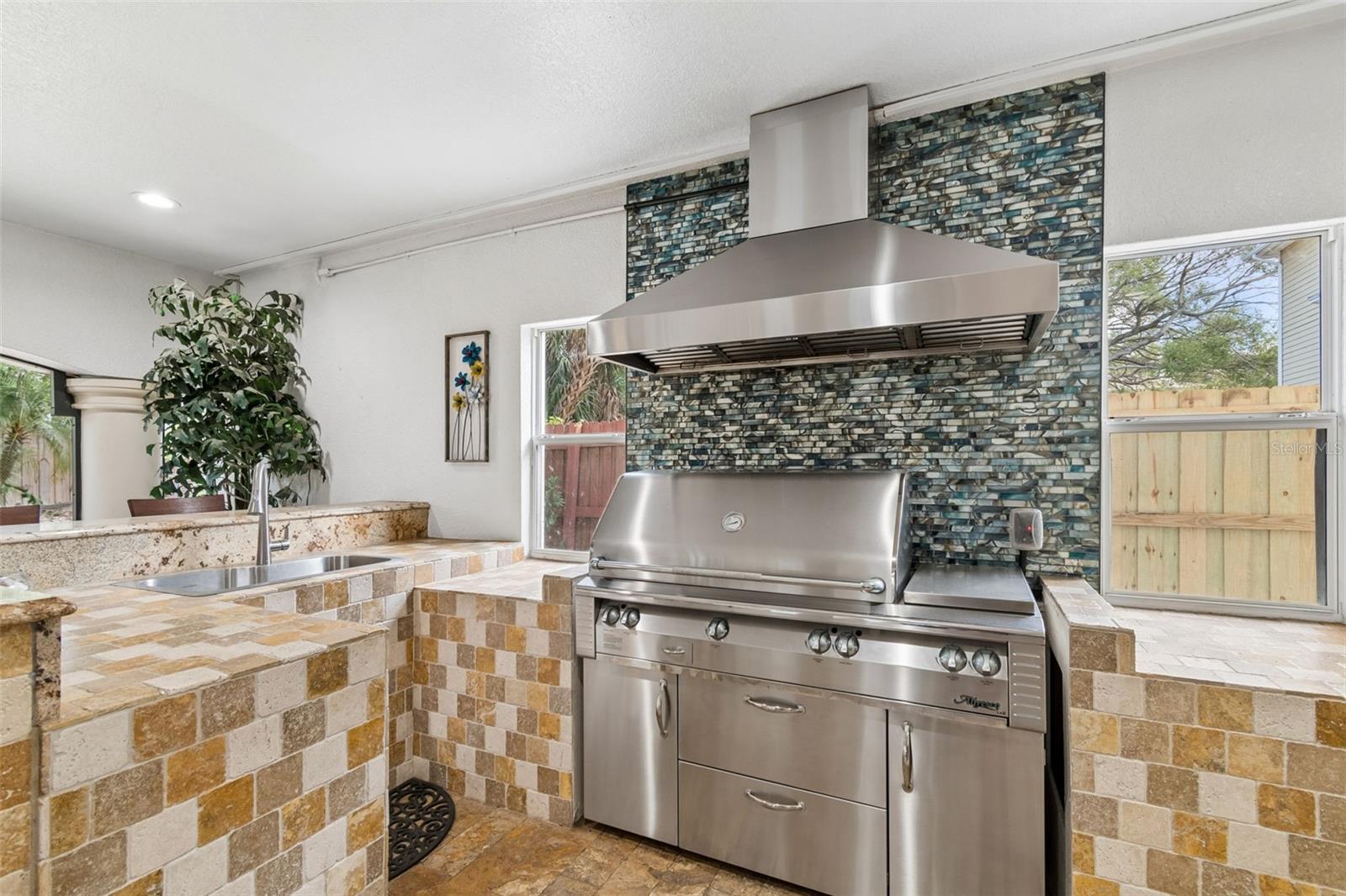 6233 BAYSHORE BLVD