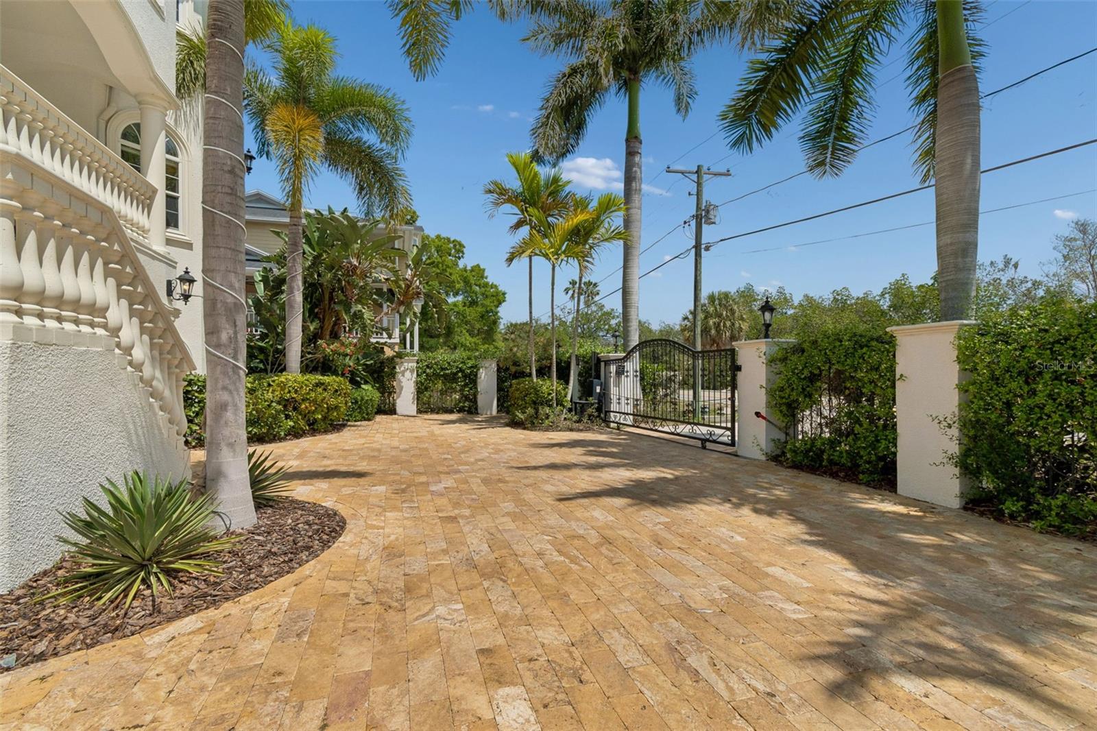 6233 BAYSHORE BLVD