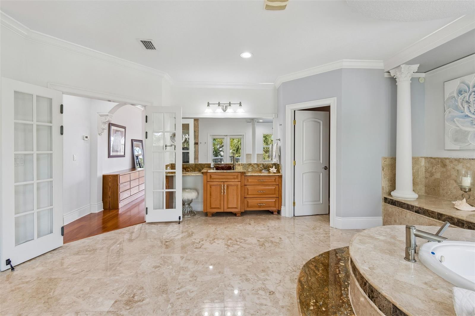 6233 BAYSHORE BLVD
