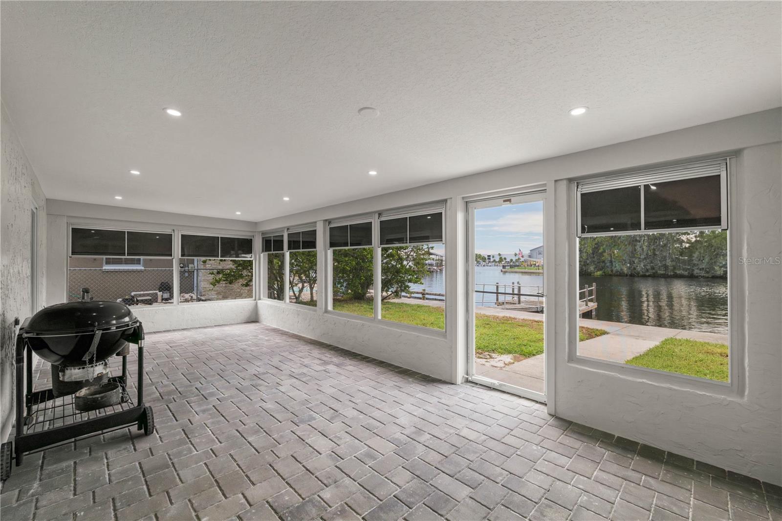 6617 HARBOR DR
