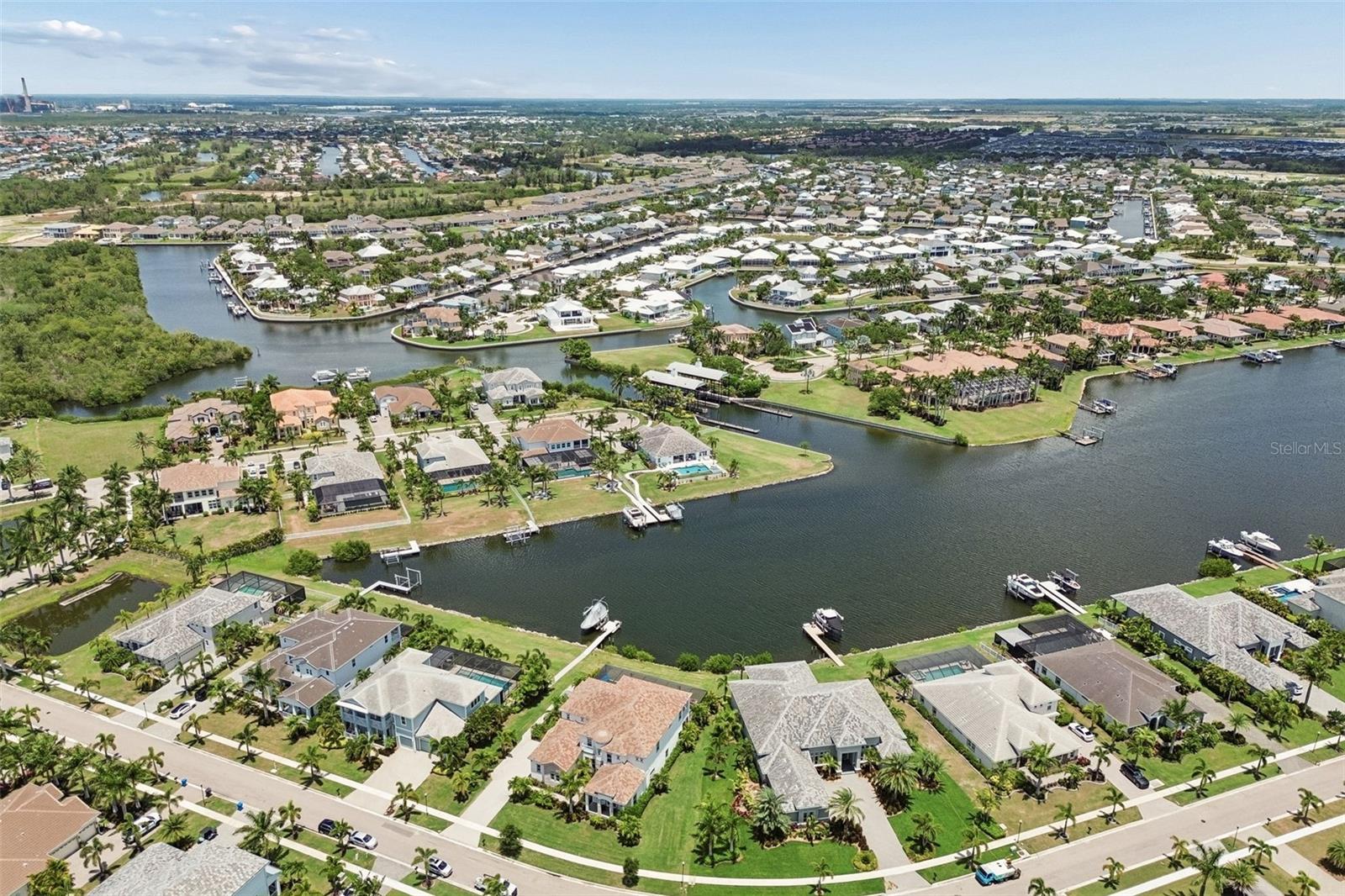 823 MANNS HARBOR DR