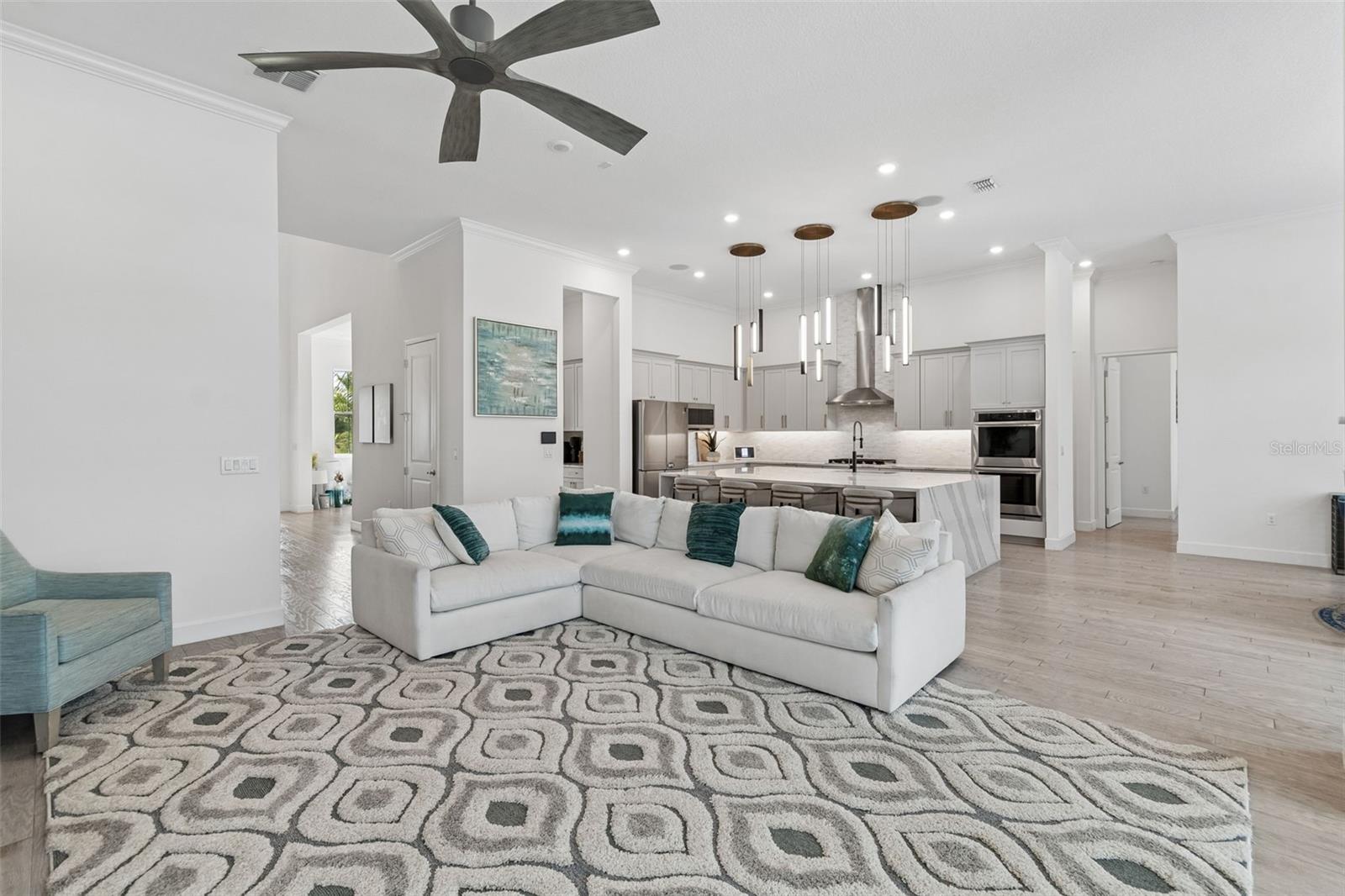 823 MANNS HARBOR DR