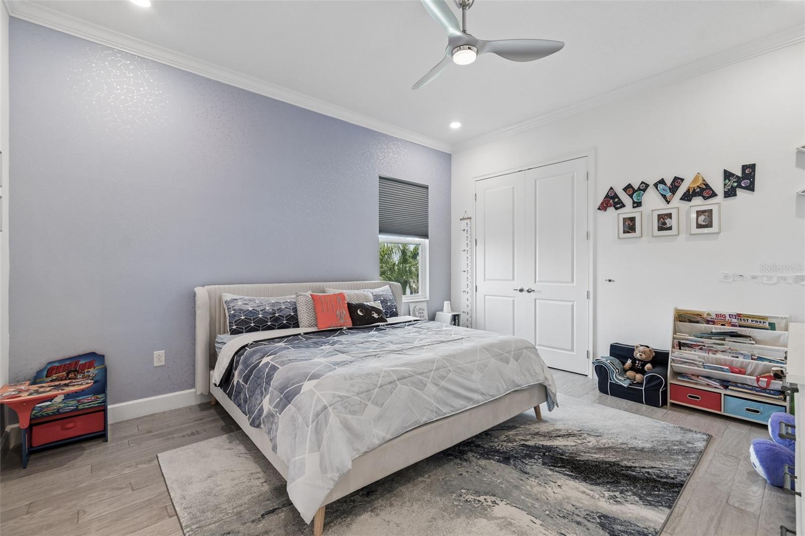 823 MANNS HARBOR DR