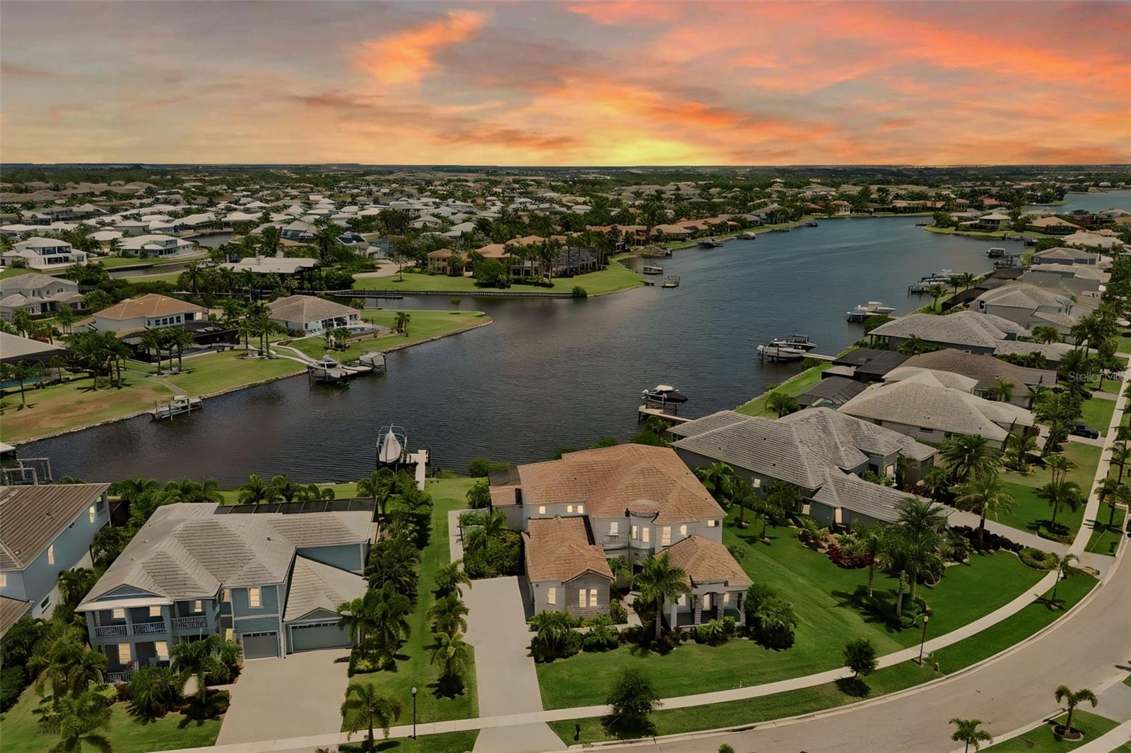 823 MANNS HARBOR DR