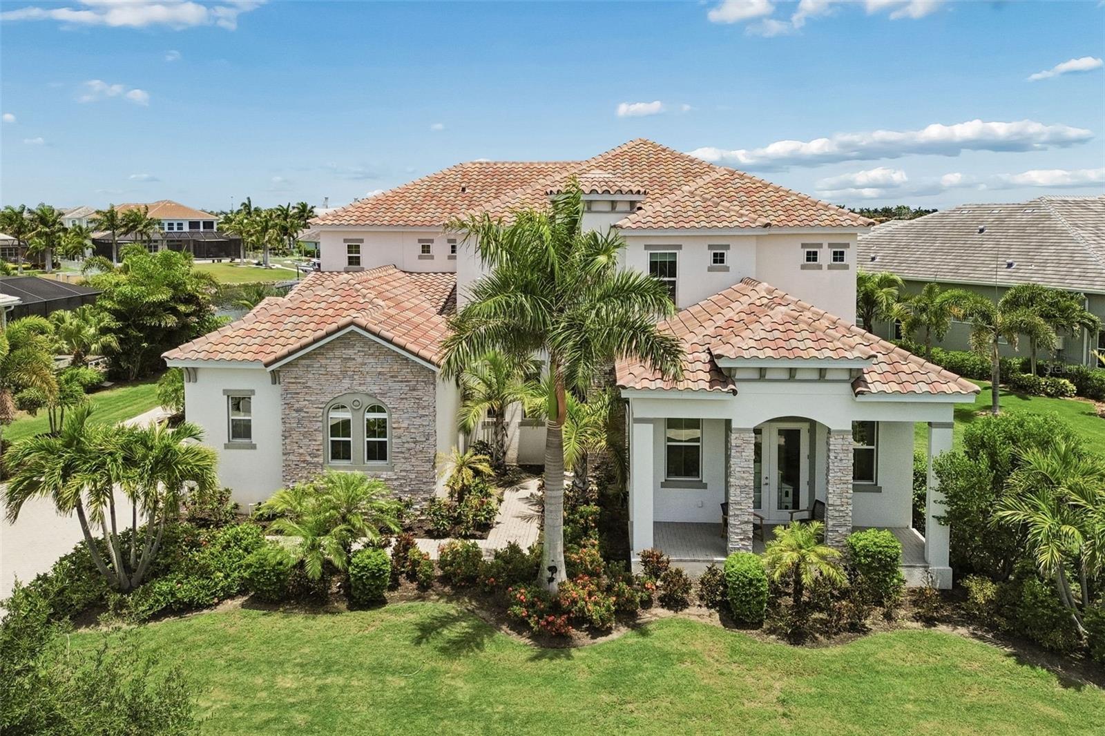 823 MANNS HARBOR DR