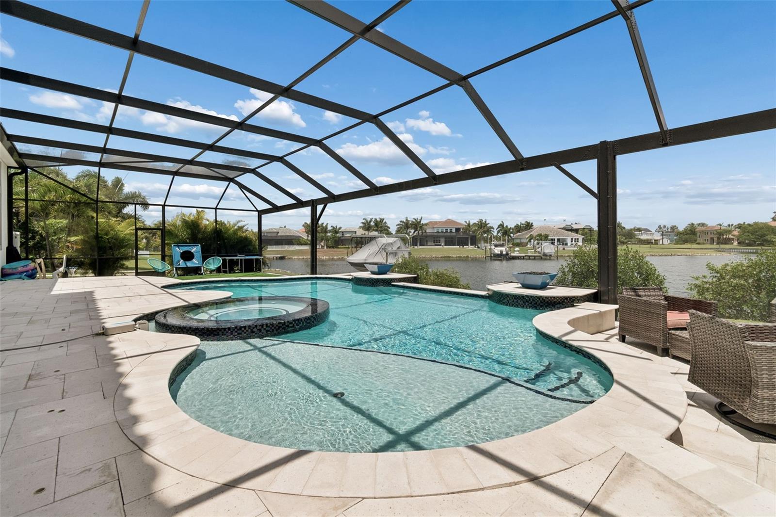 823 MANNS HARBOR DR