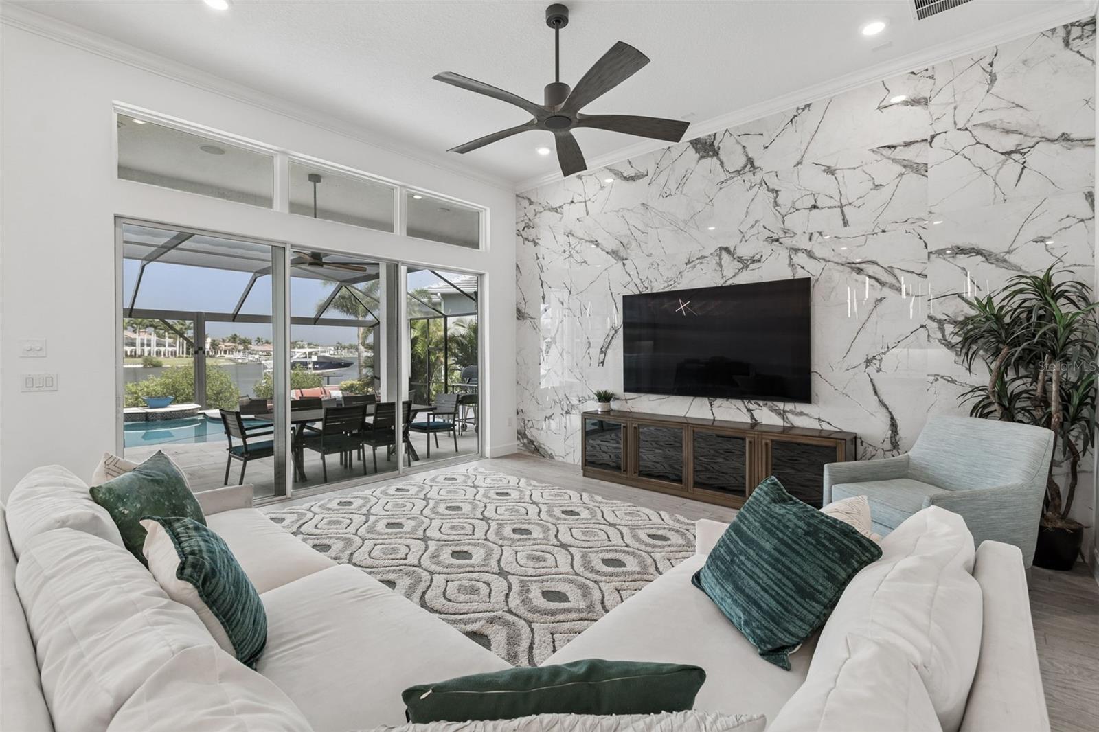 823 MANNS HARBOR DR