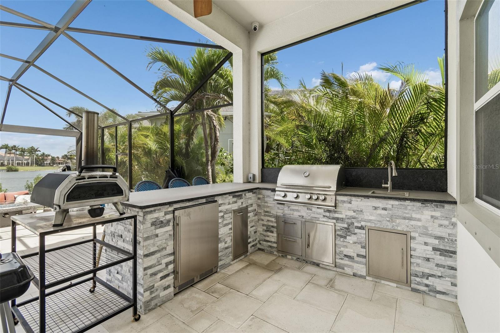 823 MANNS HARBOR DR