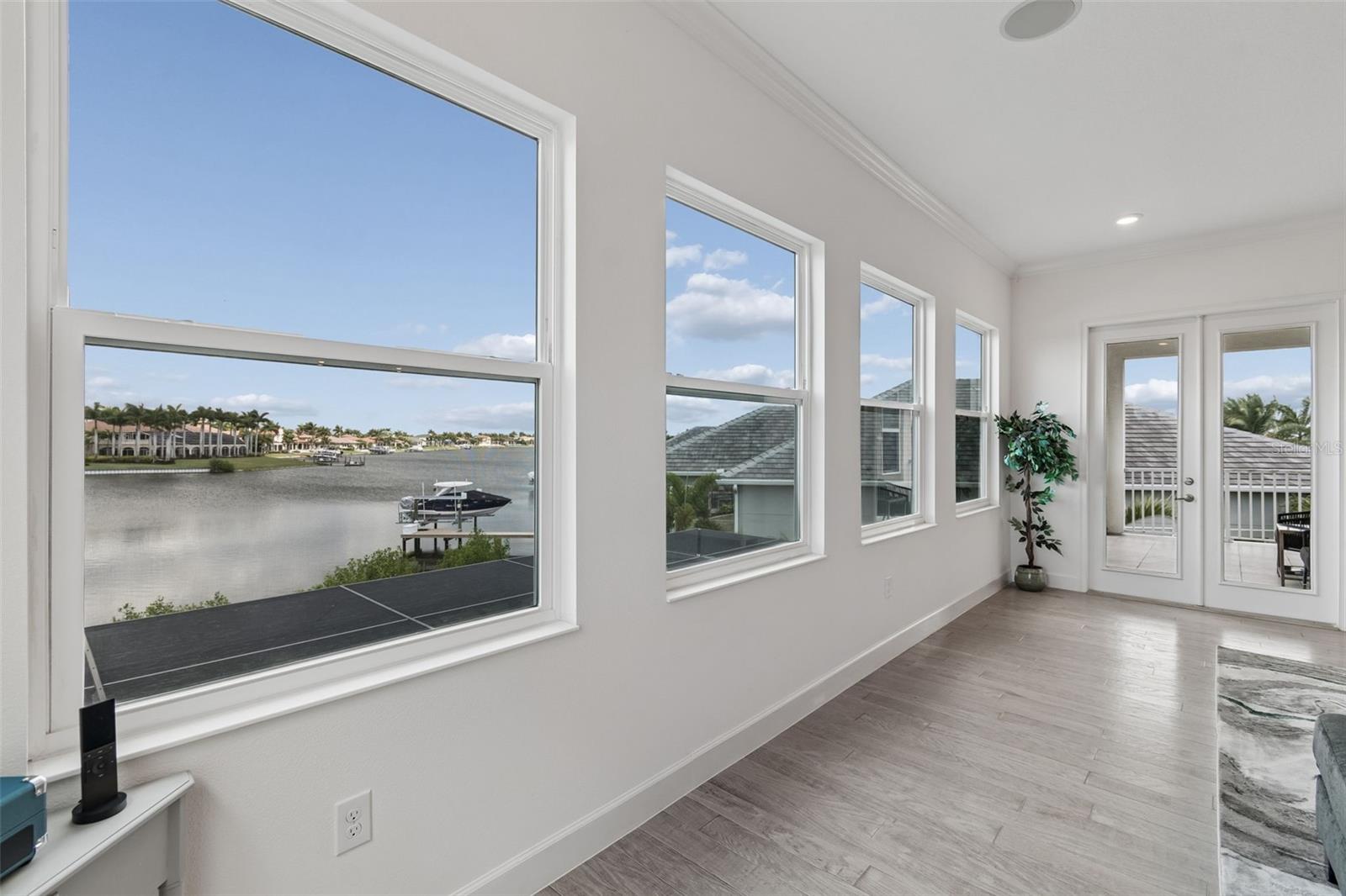 823 MANNS HARBOR DR