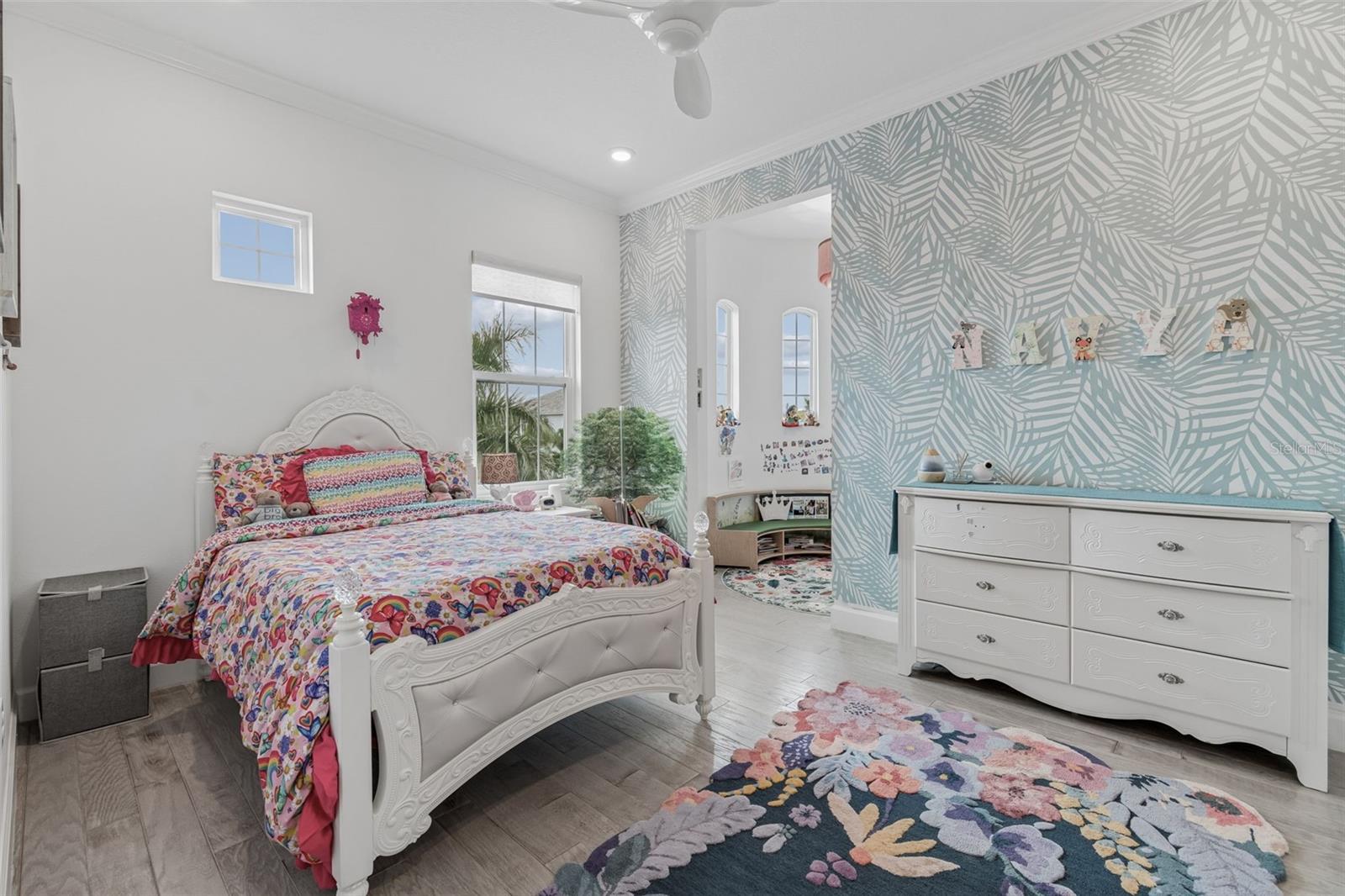 823 MANNS HARBOR DR